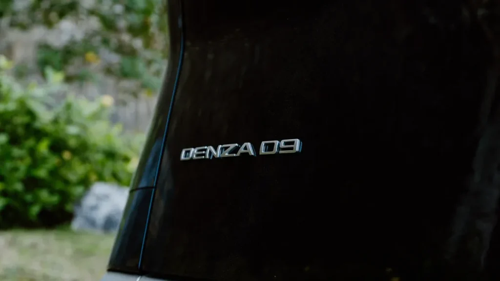 Denza D9 electric vehicle badge